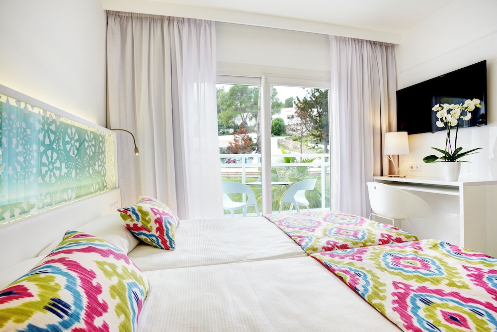 Grupotel Ibiza Beach Resort - Adults Only — Hotel rooms in Portinatx, Balearic Islands