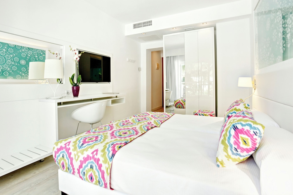 Grupotel Ibiza Beach Resort - Adults Only — Hotel rooms in Portinatx, Balearic Islands