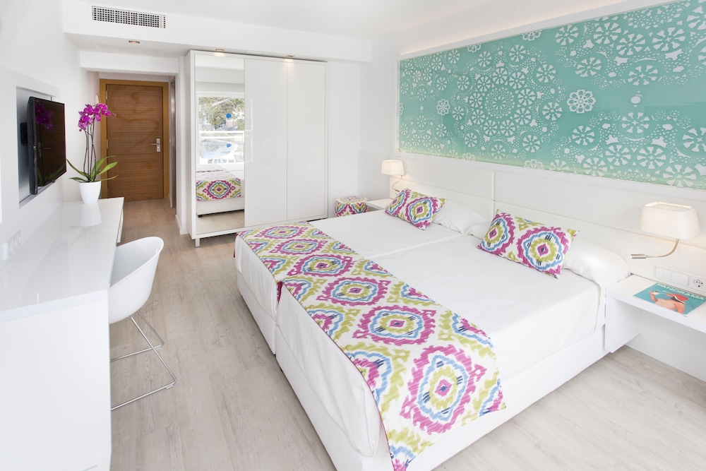 Grupotel Ibiza Beach Resort - Adults Only — Hotel rooms in Portinatx, Balearic Islands