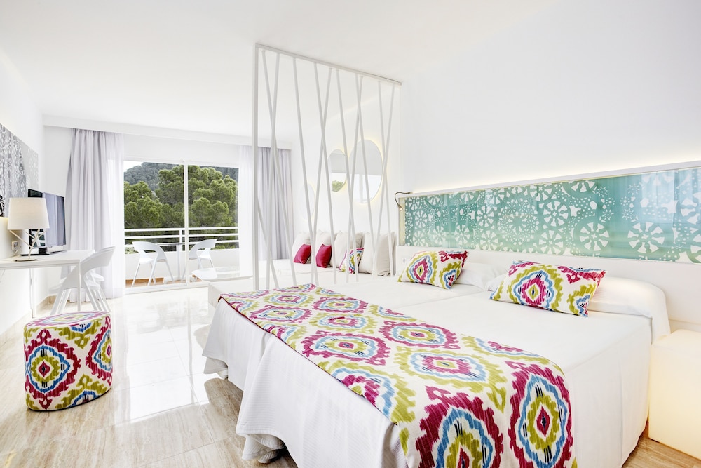 Grupotel Ibiza Beach Resort - Adults Only — Hotel rooms in Portinatx, Balearic Islands