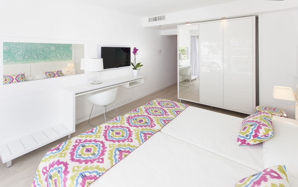 Grupotel Ibiza Beach Resort - Adults Only — Hotel rooms in Portinatx, Balearic Islands
