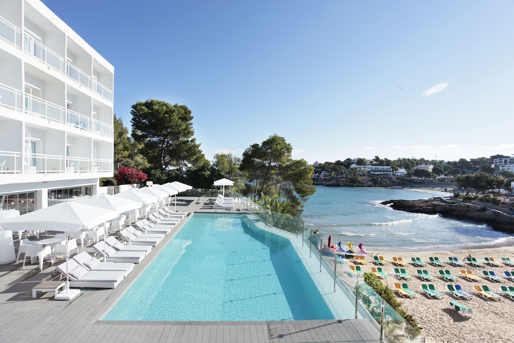 Grupotel Ibiza Beach Resort - Adults Only — Swimming pool in Portinatx, Balearic Islands