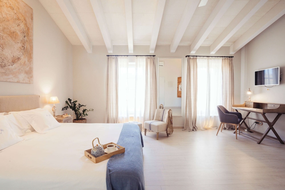 Jardí de ses Bruixes Boutique Hotel — Hotel rooms in Mahon, Balearic Islands