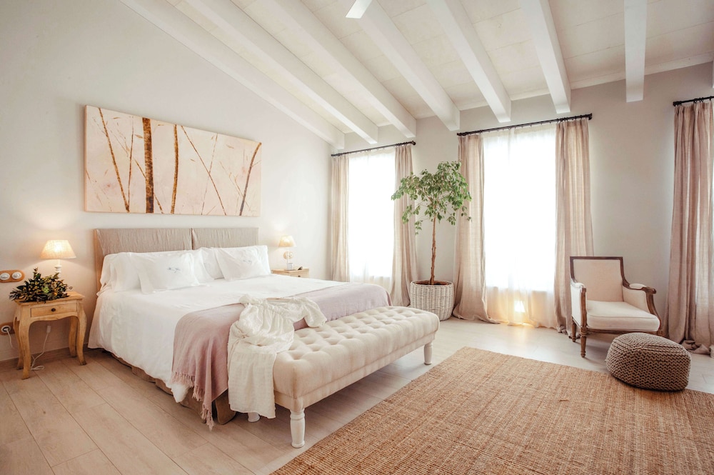 Jardí de ses Bruixes Boutique Hotel — Hotel rooms in Mahon, Balearic Islands
