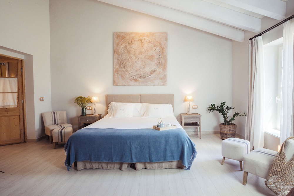 Jardí de ses Bruixes Boutique Hotel — Hotel rooms in Mahon, Balearic Islands