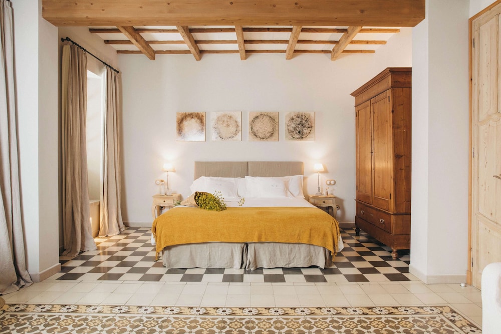 Jardí de ses Bruixes Boutique Hotel — Hotel rooms in Mahon, Balearic Islands