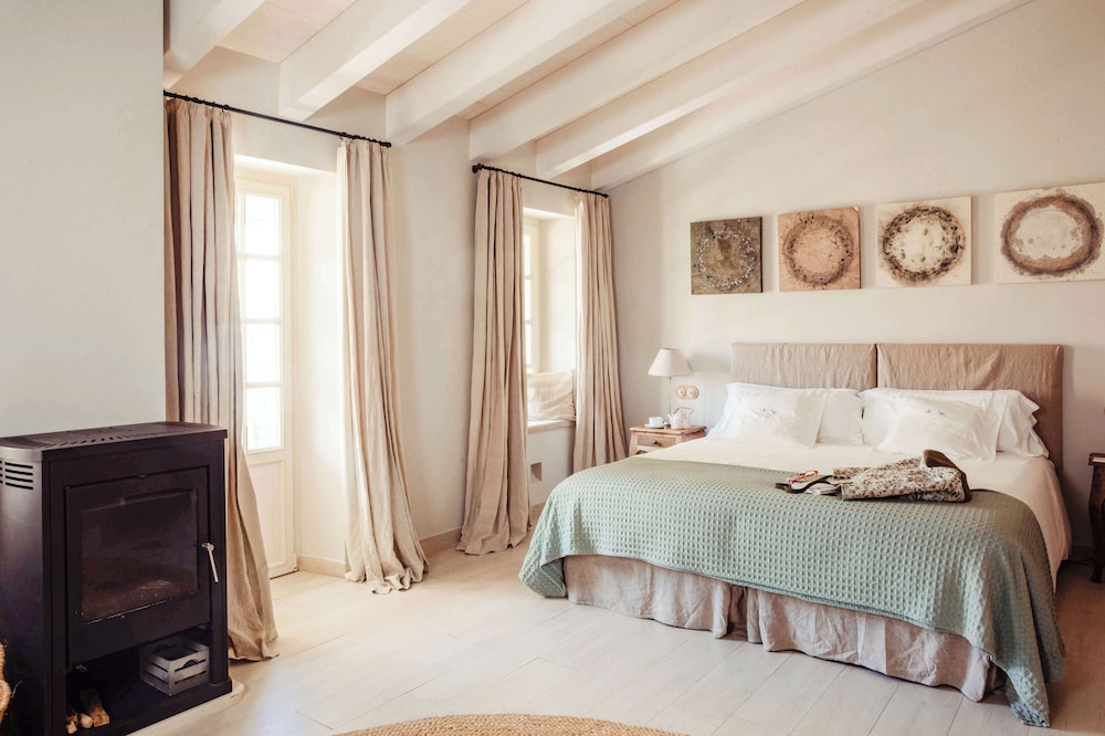 Jardí de ses Bruixes Boutique Hotel — Hotel rooms in Mahon, Balearic Islands