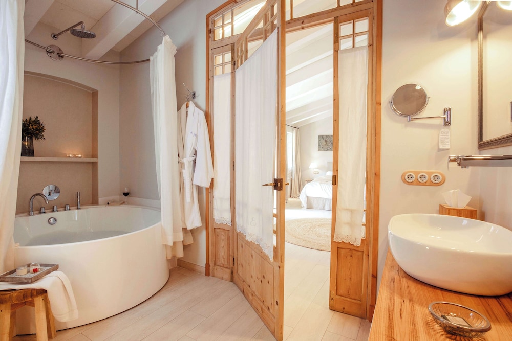Jardí de ses Bruixes Boutique Hotel — Hotel rooms in Mahon, Balearic Islands