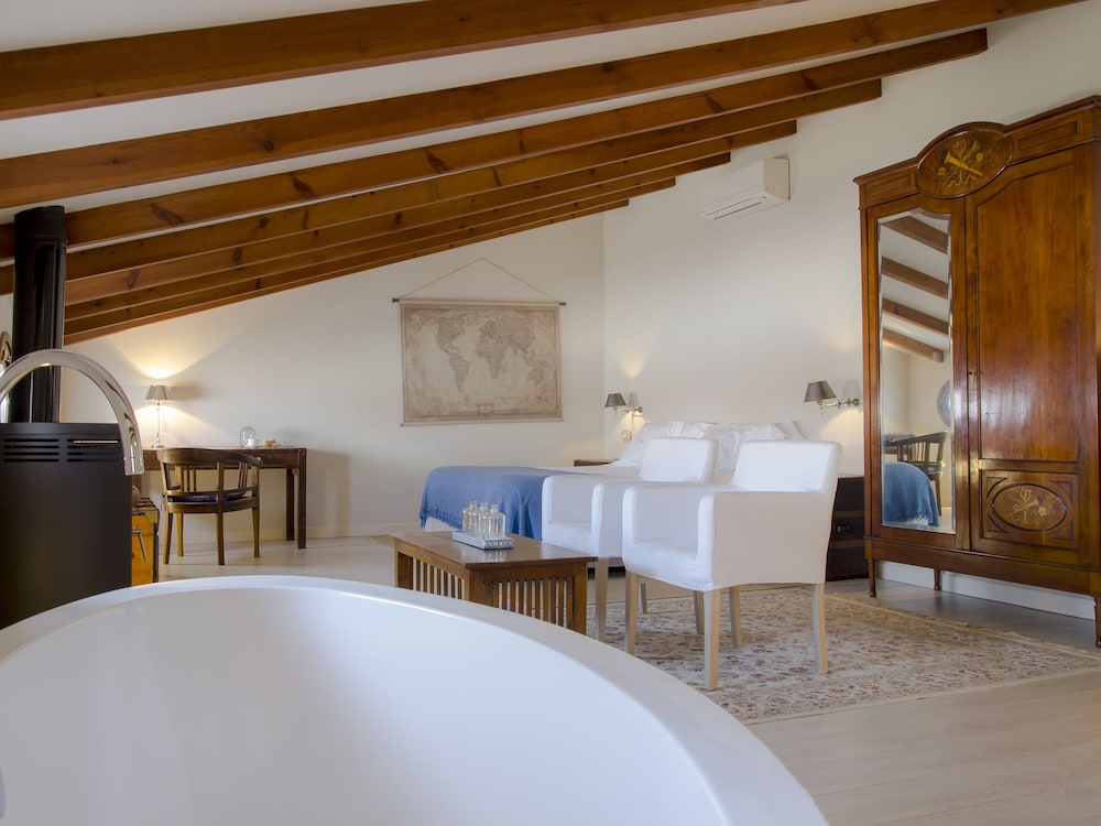 Jardí de ses Bruixes Boutique Hotel — Hotel rooms in Mahon, Balearic Islands