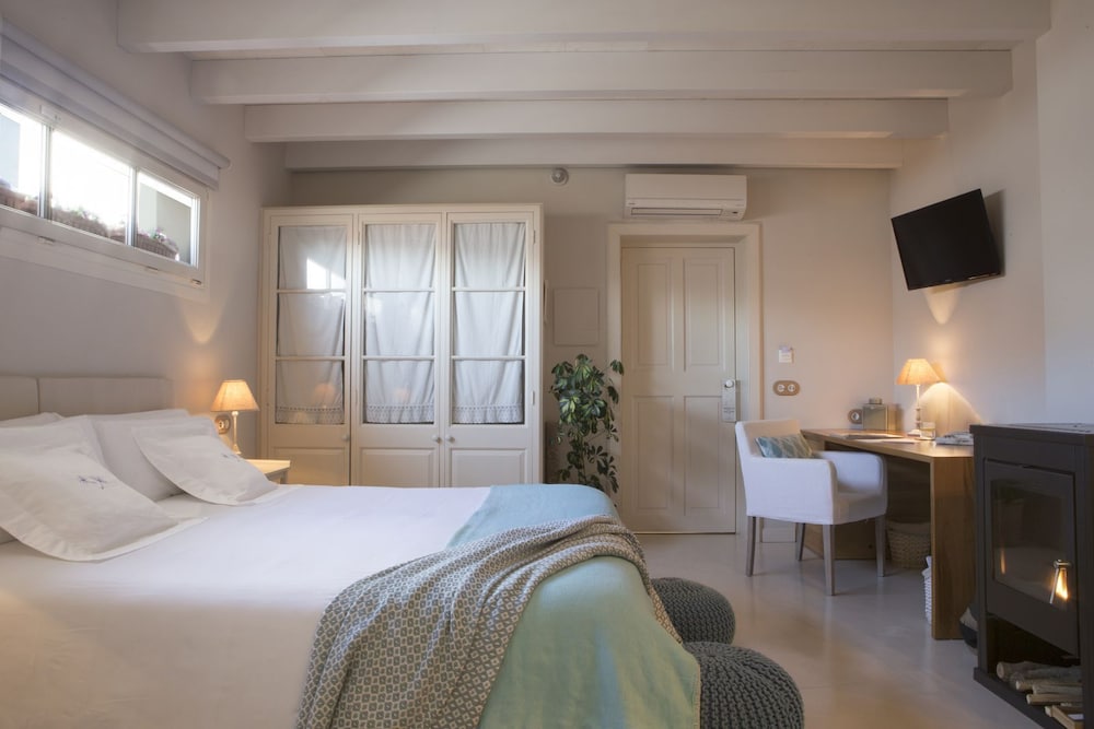 Jardí de ses Bruixes Boutique Hotel — Hotel rooms in Mahon, Balearic Islands