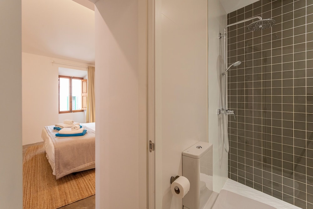 Can Cota Suites & Spa - Turismo de interior — Hotel rooms in Selva, Balearic Islands