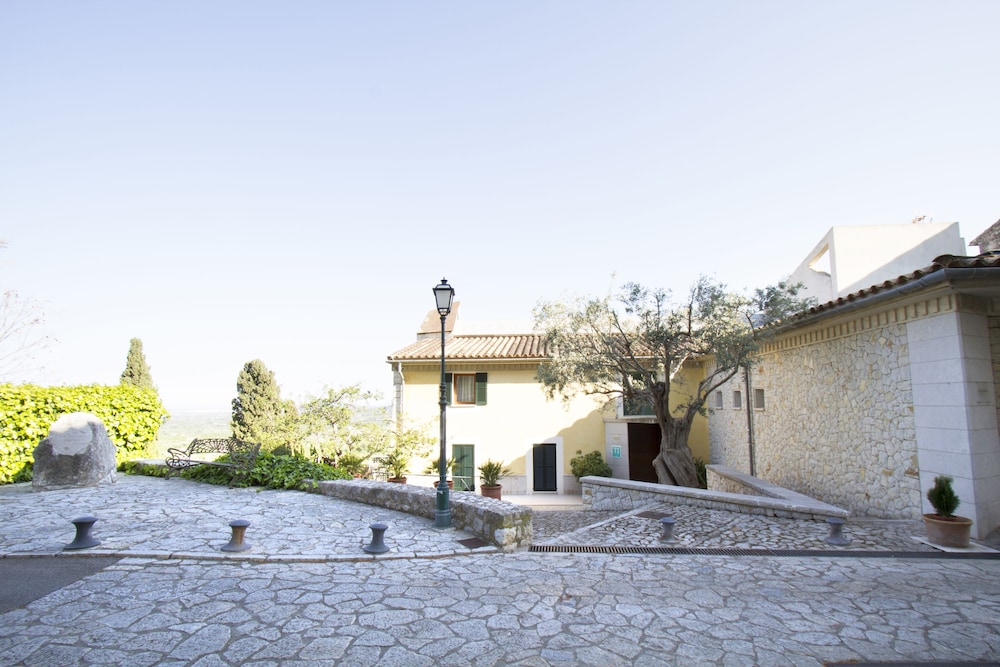 Can Cota Suites & Spa - Turismo de interior — Hotel building in Selva, Balearic Islands