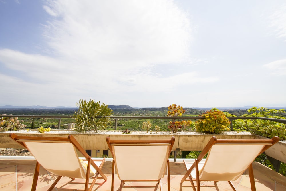 Can Cota Suites & Spa - Turismo de interior — Attractions in the area in Selva, Balearic Islands