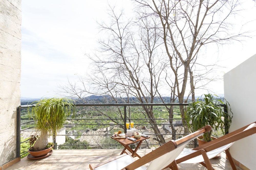 Can Cota Suites & Spa - Turismo de interior — Hotel rooms in Selva, Balearic Islands