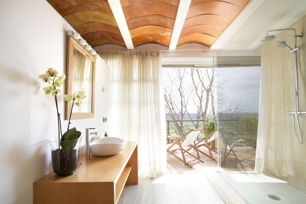 Can Cota Suites & Spa - Turismo de interior — Hotel rooms in Selva, Balearic Islands