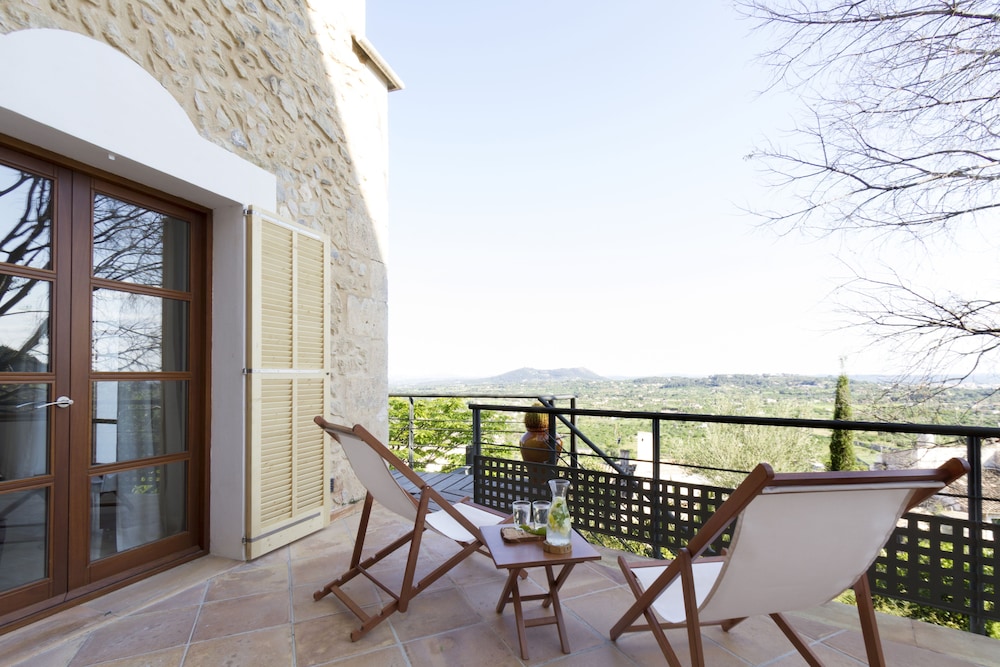 Can Cota Suites & Spa - Turismo de interior — Hotel rooms in Selva, Balearic Islands