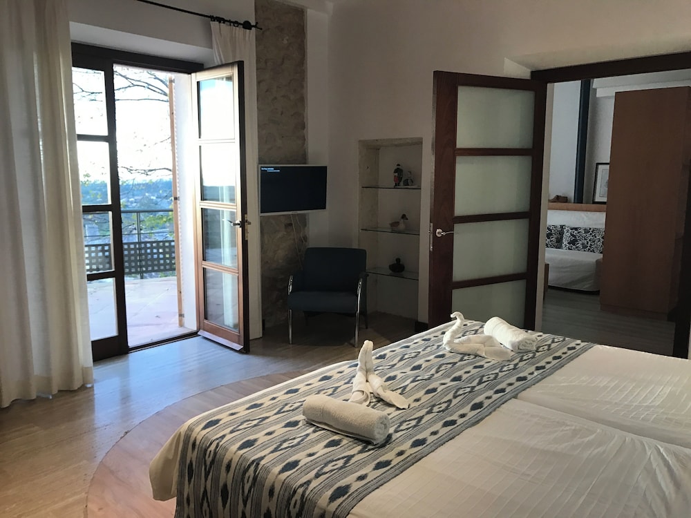 Can Cota Suites & Spa - Turismo de interior — Hotel rooms in Selva, Balearic Islands
