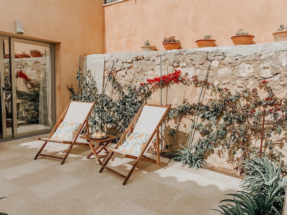 Can Cota Suites & Spa - Turismo de interior — Hotel building in Selva, Balearic Islands