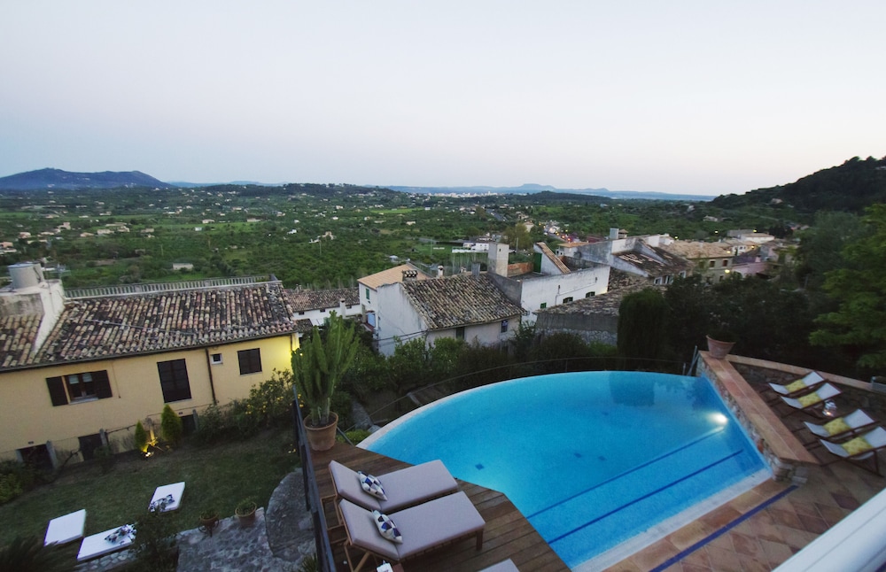 Can Cota Suites & Spa - Turismo de interior — Swimming pool in Selva, Balearic Islands