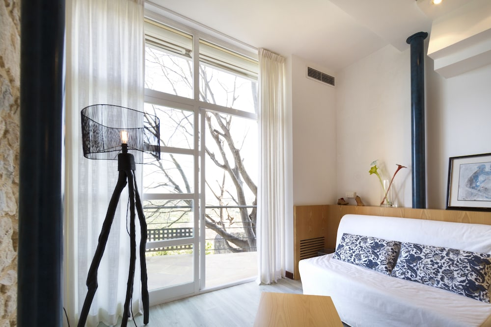 Can Cota Suites & Spa - Turismo de interior — Hotel rooms in Selva, Balearic Islands