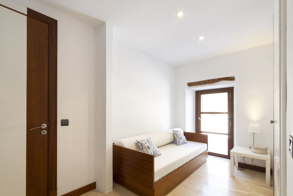 Can Cota Suites & Spa - Turismo de interior — Hotel rooms in Selva, Balearic Islands