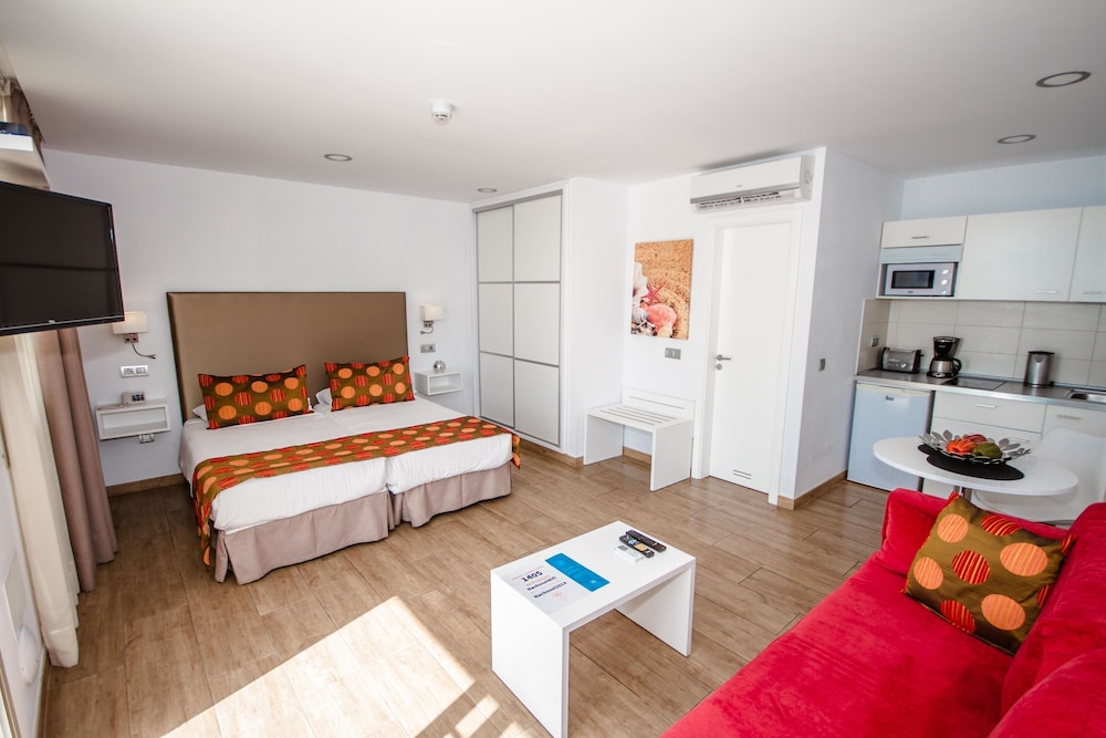 IG Nachosol Premium Apartments by Servatur - Adults Only — Hotel rooms in Puerto Rico, Canary Islands