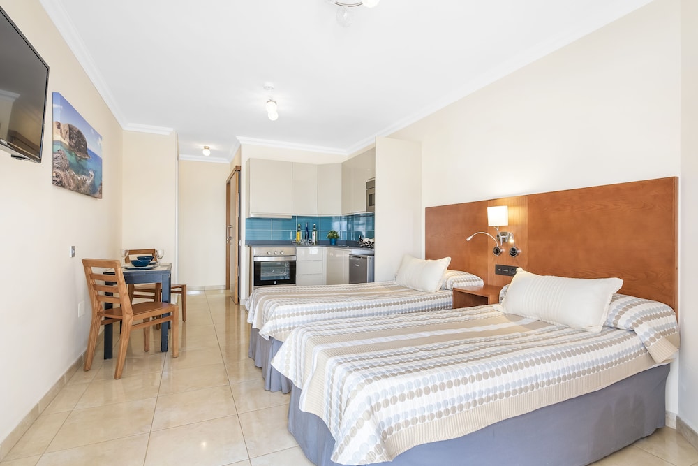 Las Adelfas — Hotel rooms in Puerto del Carmen, Canary Islands