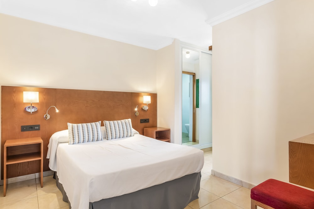 Las Adelfas — Hotel rooms in Puerto del Carmen, Canary Islands