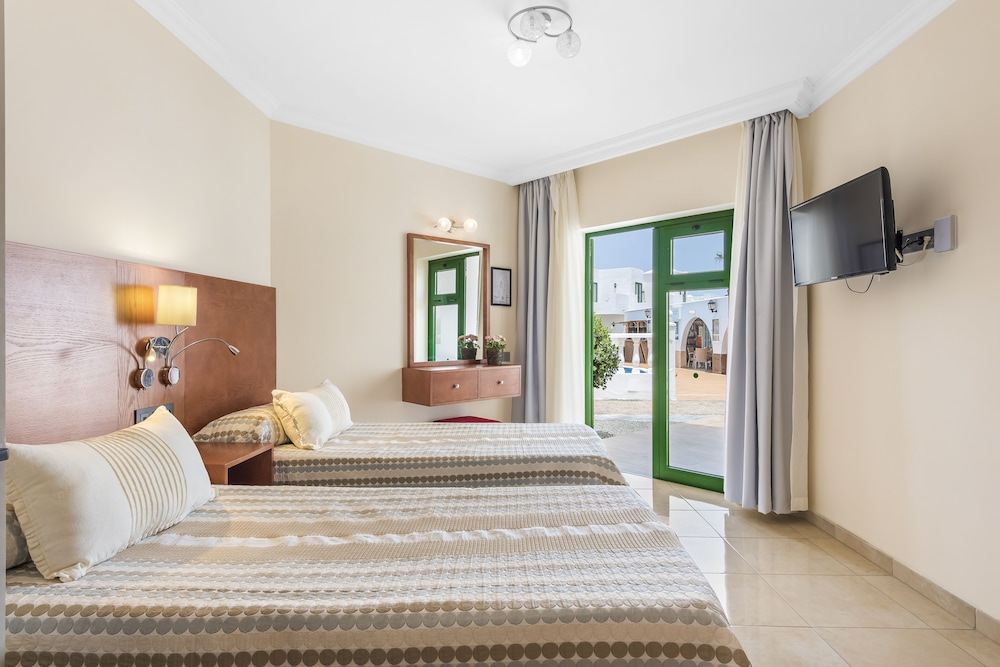 Las Adelfas — Hotel rooms in Puerto del Carmen, Canary Islands