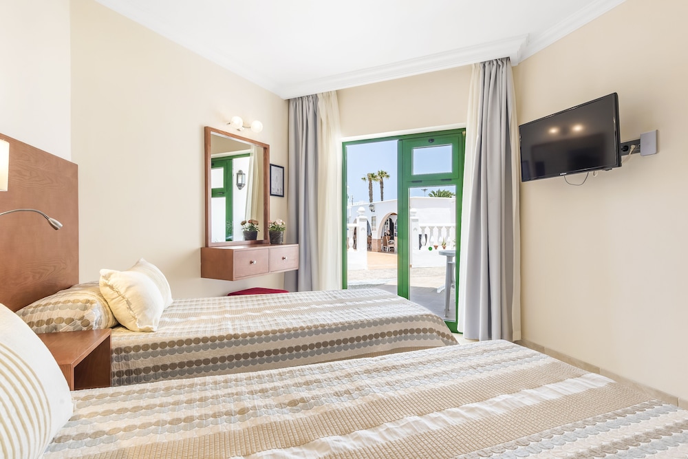 Las Adelfas — Hotel rooms in Puerto del Carmen, Canary Islands