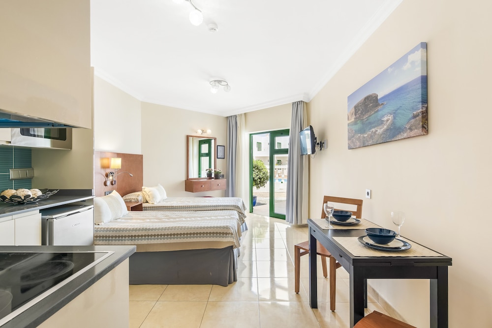 Las Adelfas — Hotel rooms in Puerto del Carmen, Canary Islands