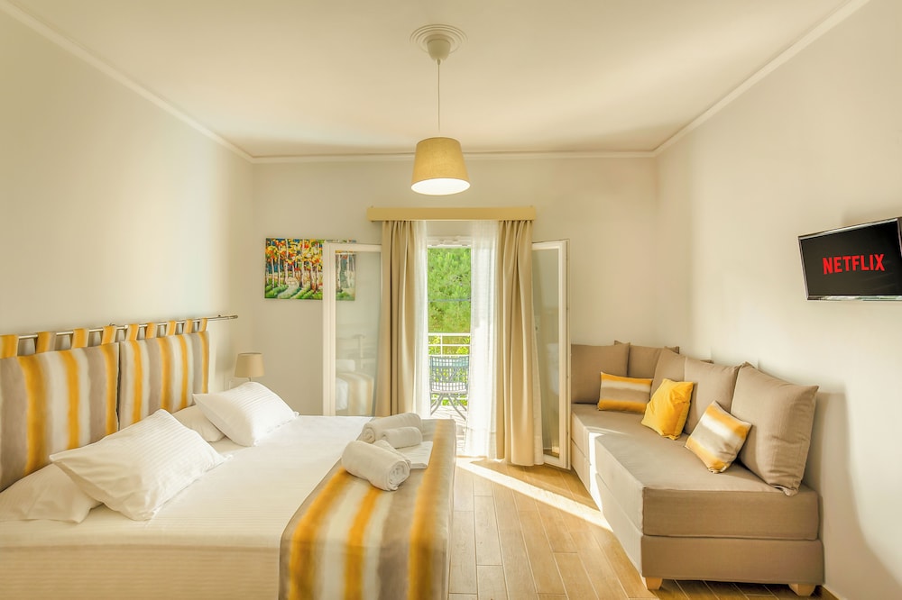 Ekati Ayla — Hotel rooms in Lefkimmi (Corfu), Ionian Islands