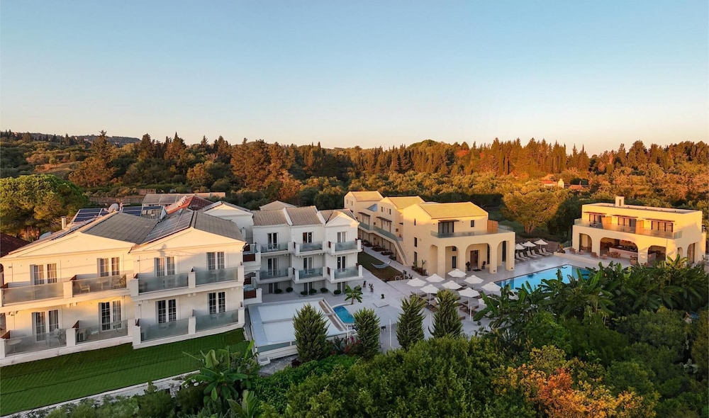 Ekati Ayla — Hotel building in Lefkimmi (Corfu), Ionian Islands