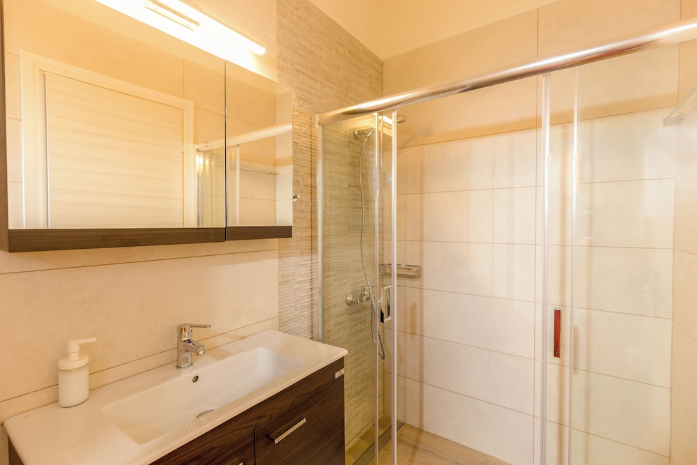 Ekati Ayla — Hotel rooms in Lefkimmi (Corfu), Ionian Islands
