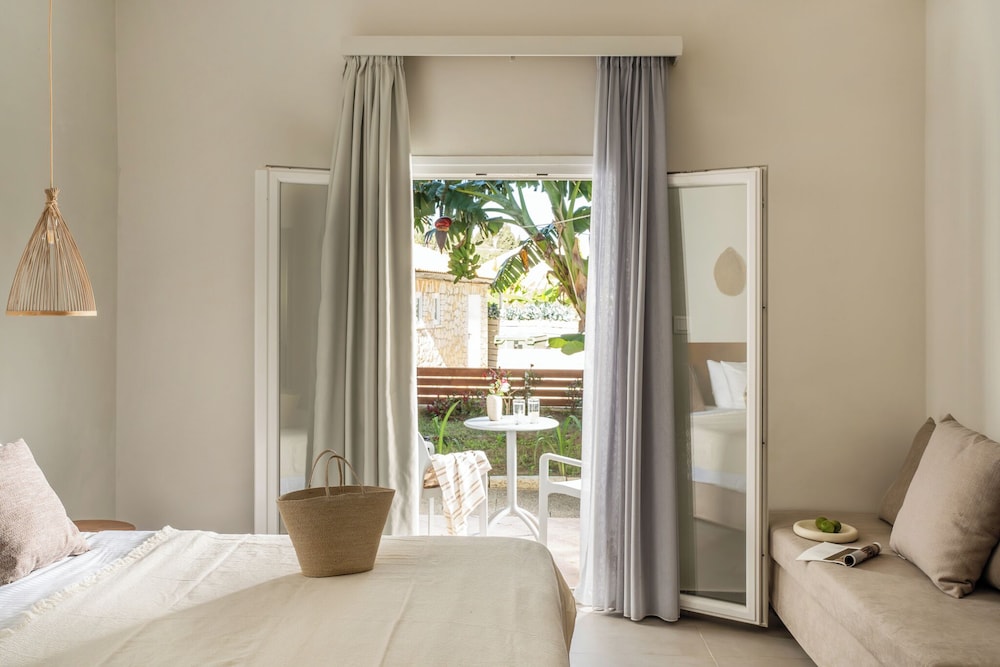 Ekati Ayla — Hotel rooms in Lefkimmi (Corfu), Ionian Islands