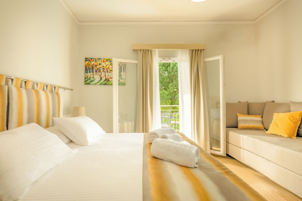 Ekati Ayla — Hotel rooms in Lefkimmi (Corfu), Ionian Islands