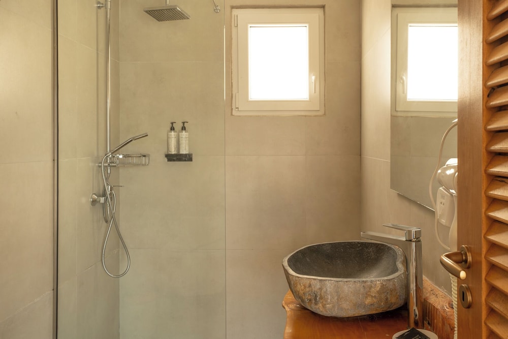 Ekati Ayla — Hotel rooms in Lefkimmi (Corfu), Ionian Islands