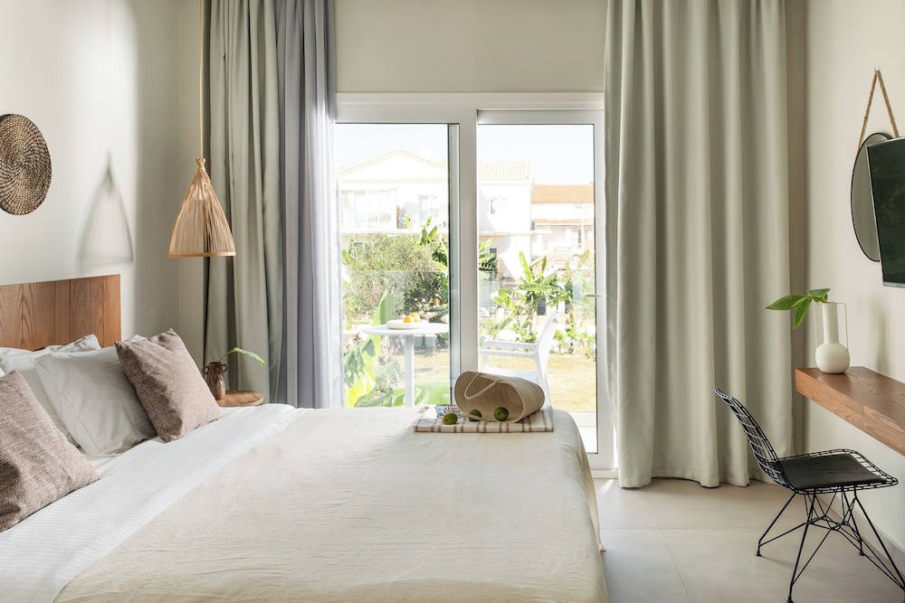 Ekati Ayla — Hotel rooms in Lefkimmi (Corfu), Ionian Islands