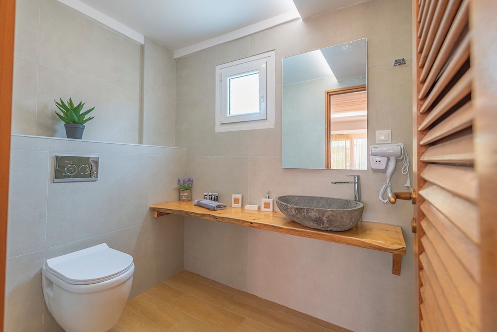 Ekati Ayla — Hotel rooms in Lefkimmi (Corfu), Ionian Islands