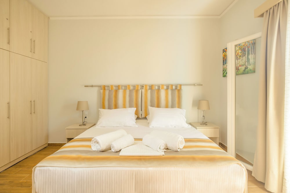 Ekati Ayla — Hotel rooms in Lefkimmi (Corfu), Ionian Islands