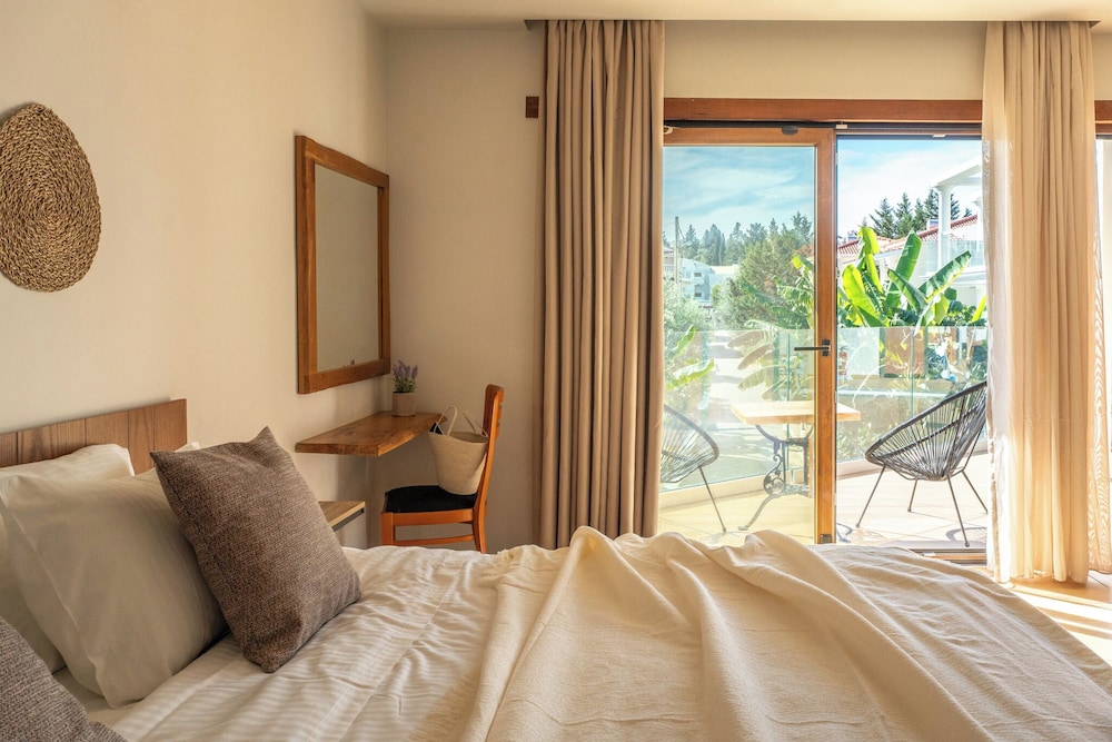 Ekati Ayla — Hotel rooms in Lefkimmi (Corfu), Ionian Islands
