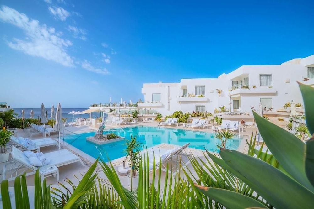 Lani's Suites de Luxe — Swimming pool in Puerto del Carmen, Canary Islands