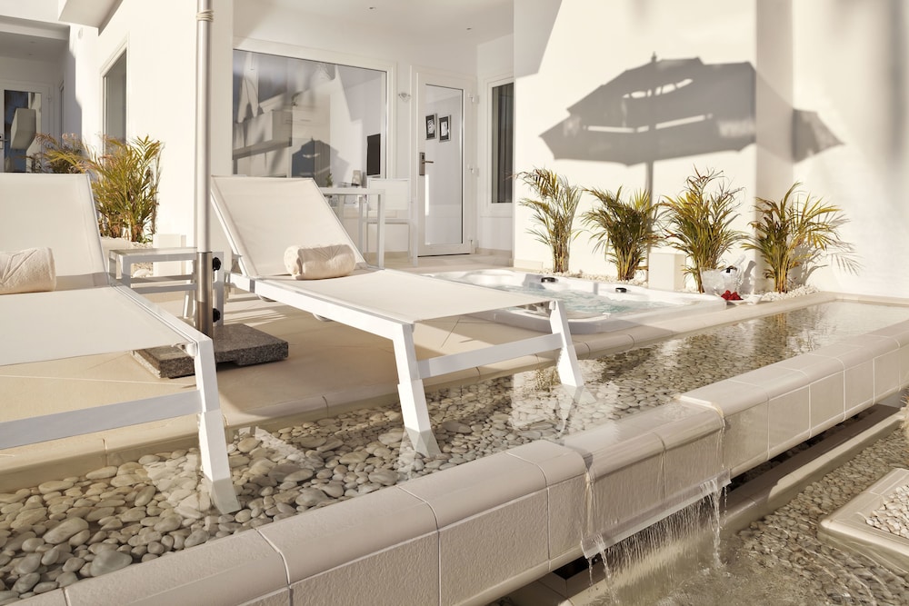 Lani's Suites de Luxe — Hotel rooms in Puerto del Carmen, Canary Islands
