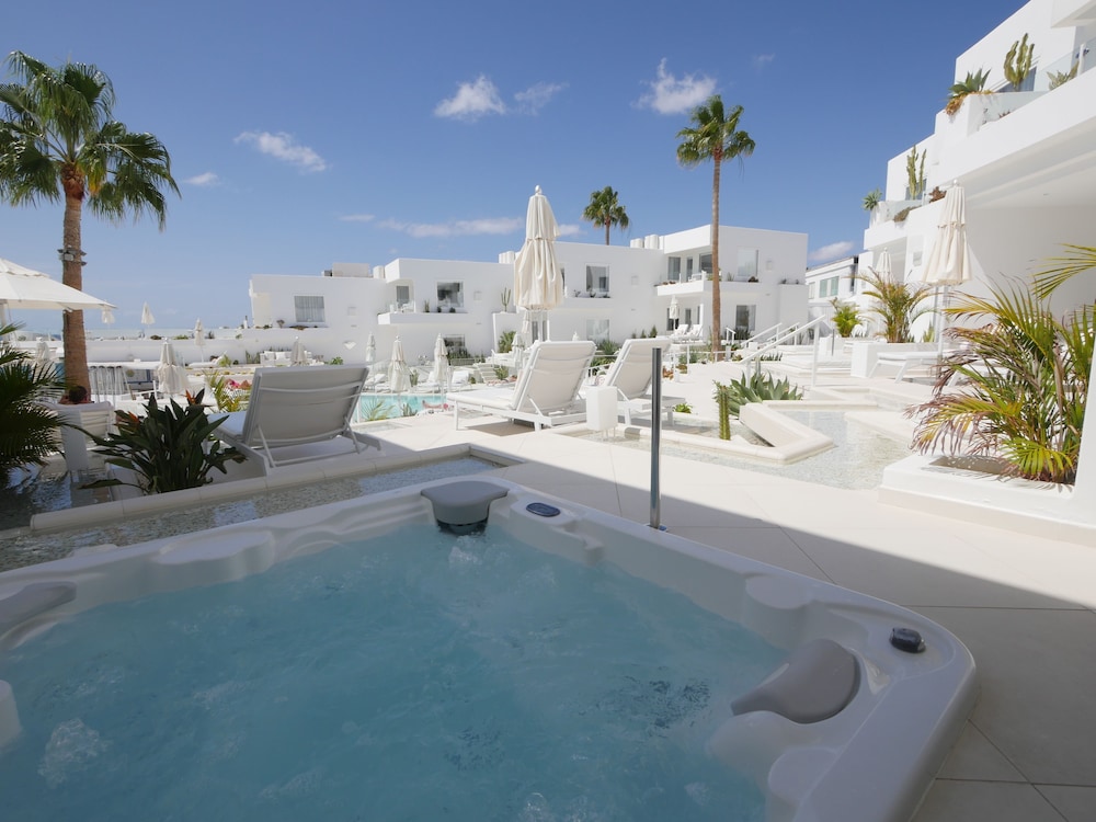 Lani's Suites de Luxe — Spa in Puerto del Carmen, Canary Islands