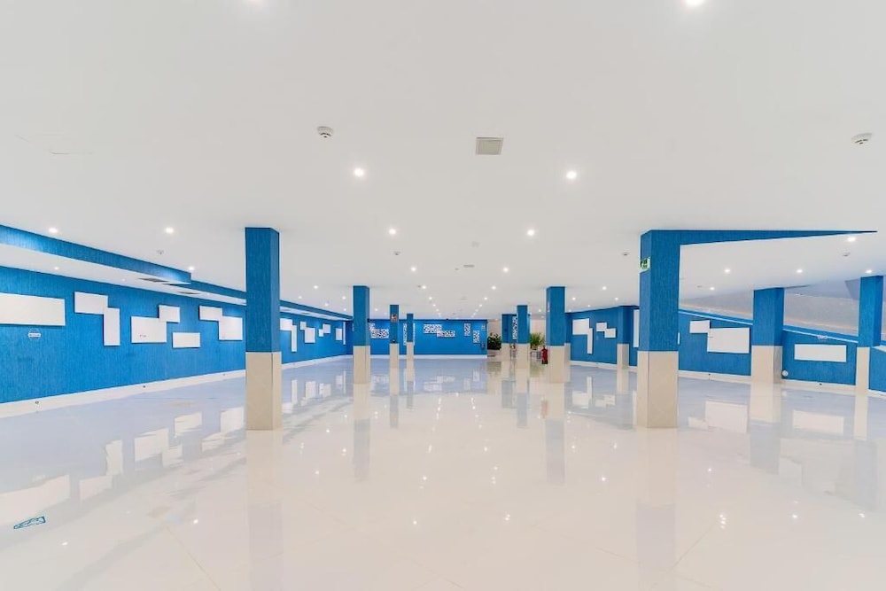 Lani's Suites de Luxe — Hotel building in Puerto del Carmen, Canary Islands