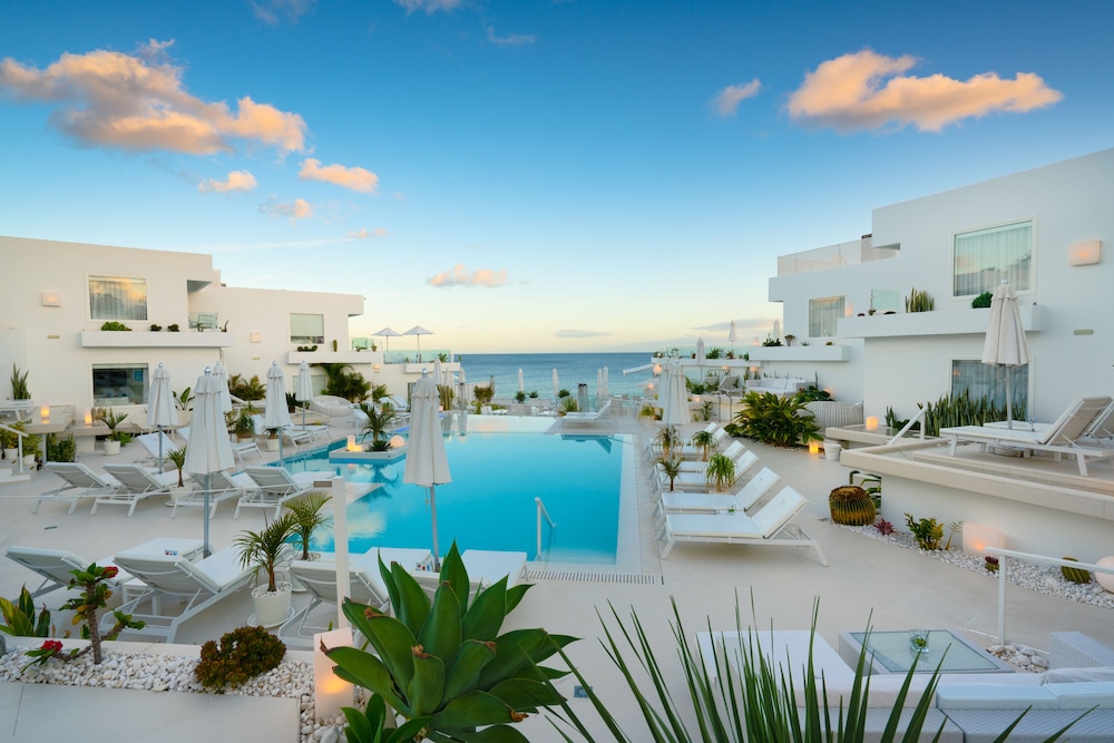 Lani's Suites de Luxe — Swimming pool in Puerto del Carmen, Canary Islands