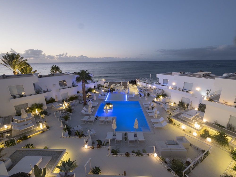 Lani's Suites de Luxe — Swimming pool in Puerto del Carmen, Canary Islands