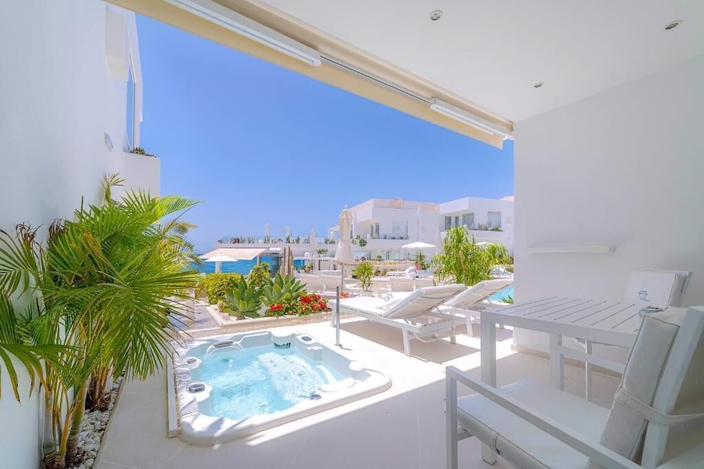 Lani's Suites de Luxe — Spa in Puerto del Carmen, Canary Islands