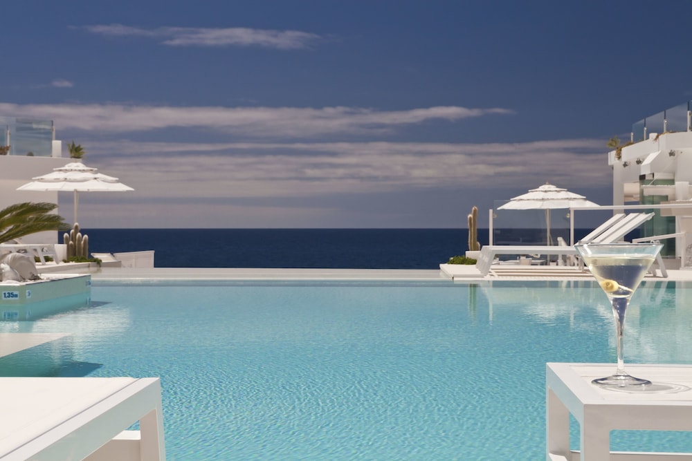 Lani's Suites de Luxe — Swimming pool in Puerto del Carmen, Canary Islands