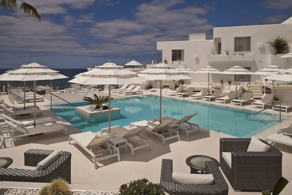 Lani's Suites de Luxe — Swimming pool in Puerto del Carmen, Canary Islands